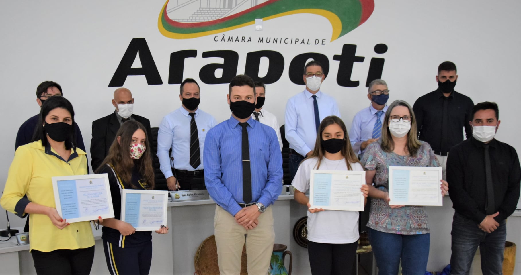 Alunas e professoras vencedoras do Agrinho são homenageadas na Câmara