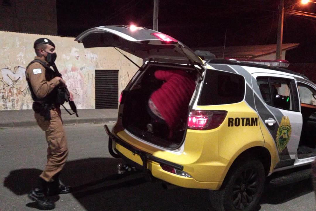 Mulher é ameaçada com machado durante assalto em Assaí