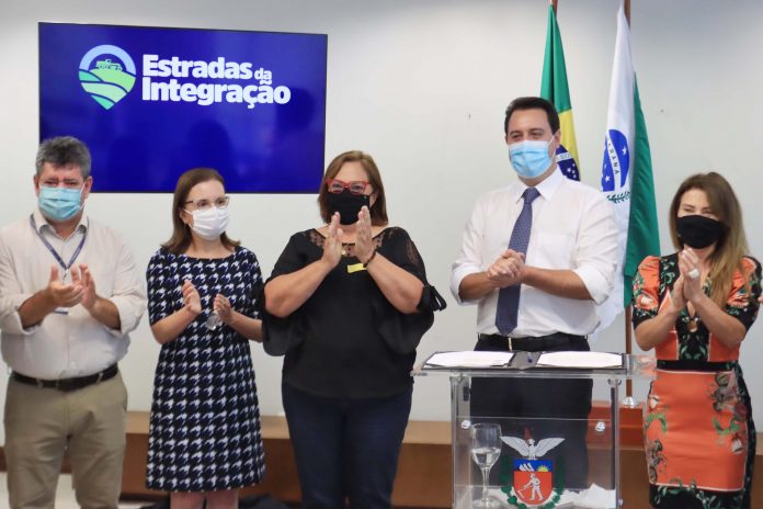 Ratinho Jr libera recursos para pavimentação rural em Jaguariaíva e mais sete municípios