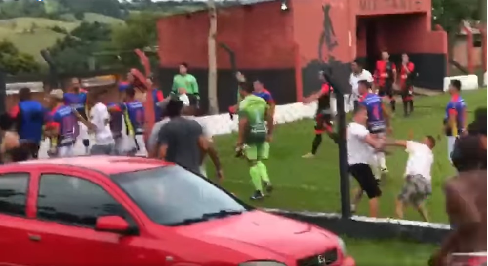Jogo entre Japira e Sapopema termina em pancadaria