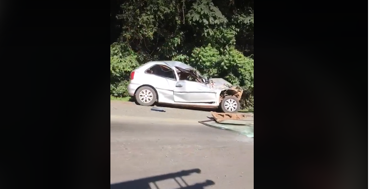 Motorista fica preso às ferragens em acidente na PR-092 entre Jaguariaíva e Arapoti; veja o vídeo