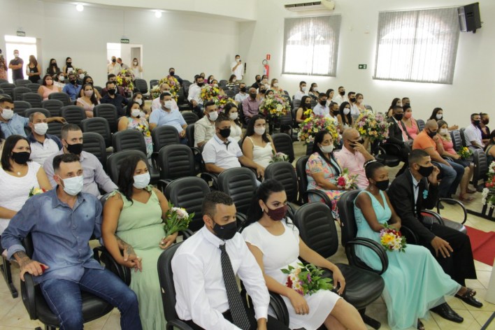 Casamento comunitário une 62 casais em Santo Antônio da Platina