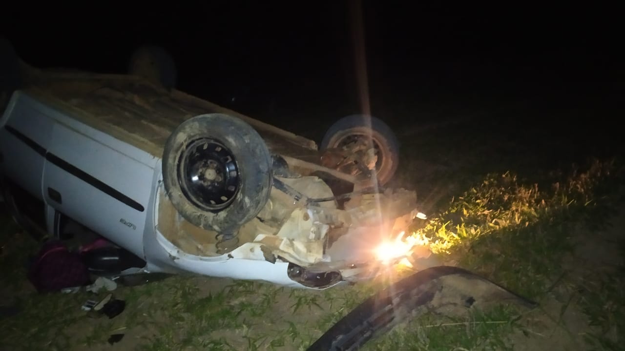 Carro capota e motorista é encontrado morto em Ibaiti