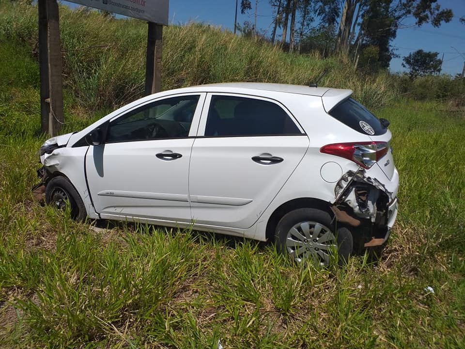 Colisão entre carro e carreta na PR-092 em Quatiguá