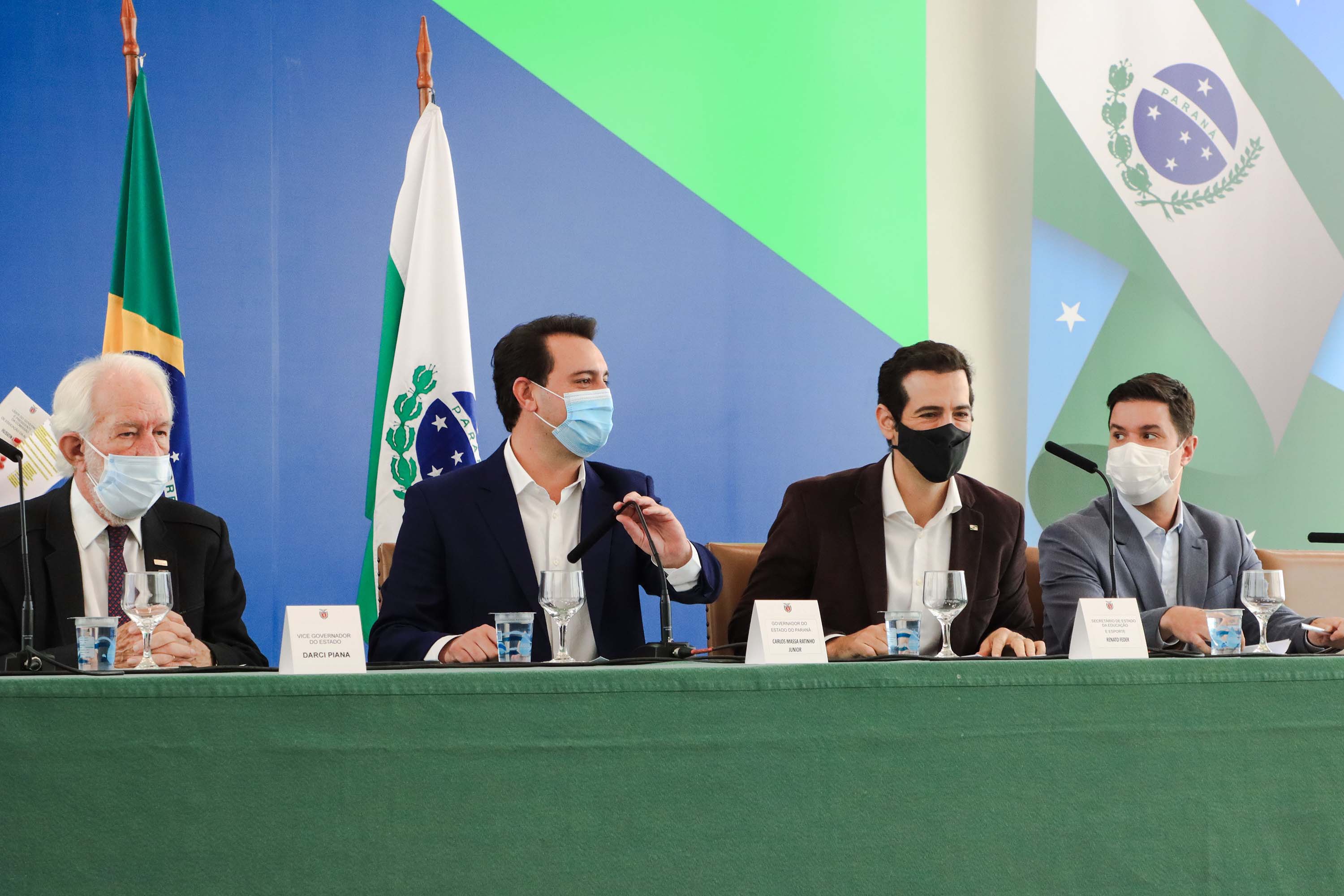 Governo do Estado propõe piso salarial de R$ 5,5 mil para todos os professores da rede pública