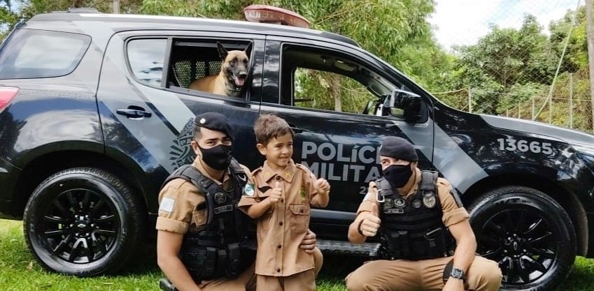 Menino que sonha em ser policial recebe surpresa especial do 2° Batalhão de Policia Militar