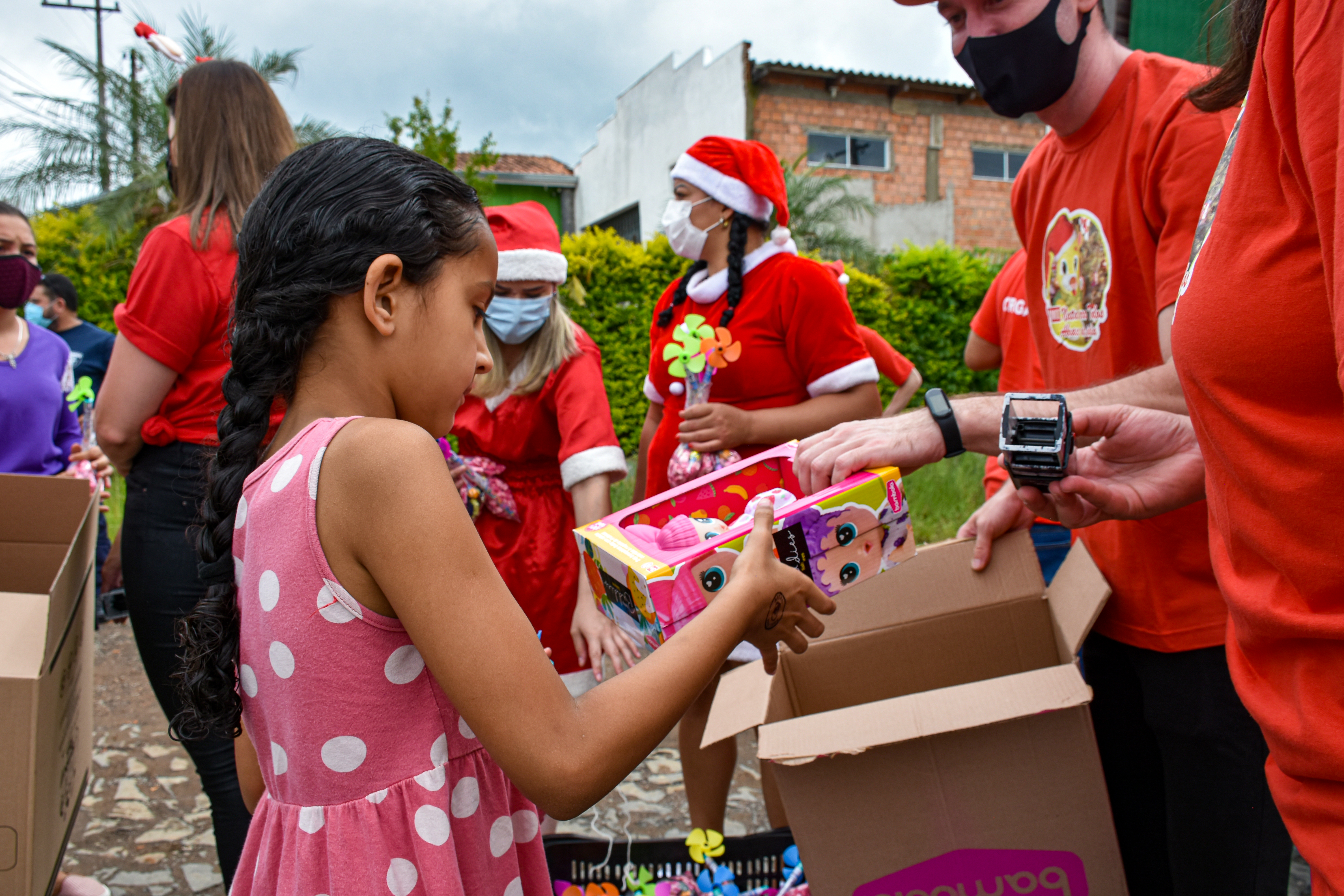 Natal Para Todos leva brinquedos, doces e alegrias as crianças de Jaguariaíva