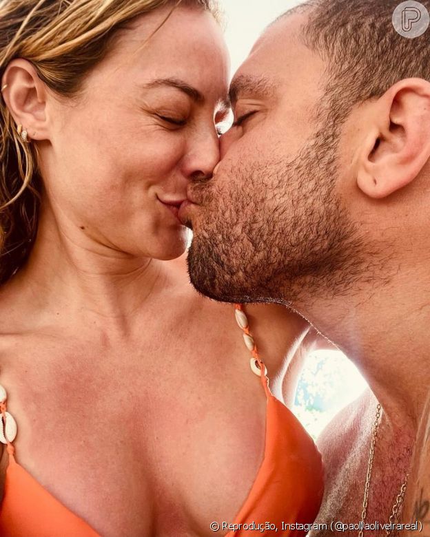 Paolla Oliveira ganha beijão de Diogo Nogueira e derrete internautas: 'Únicas pessoas felizes no Brasil'