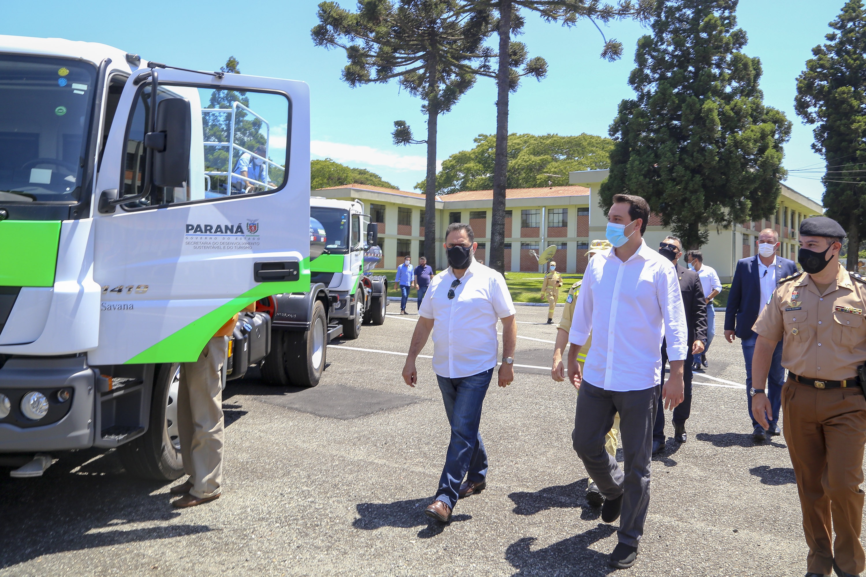 Governo do Estado entrega caminhões pipa a seis municípios do Norte Pioneiro