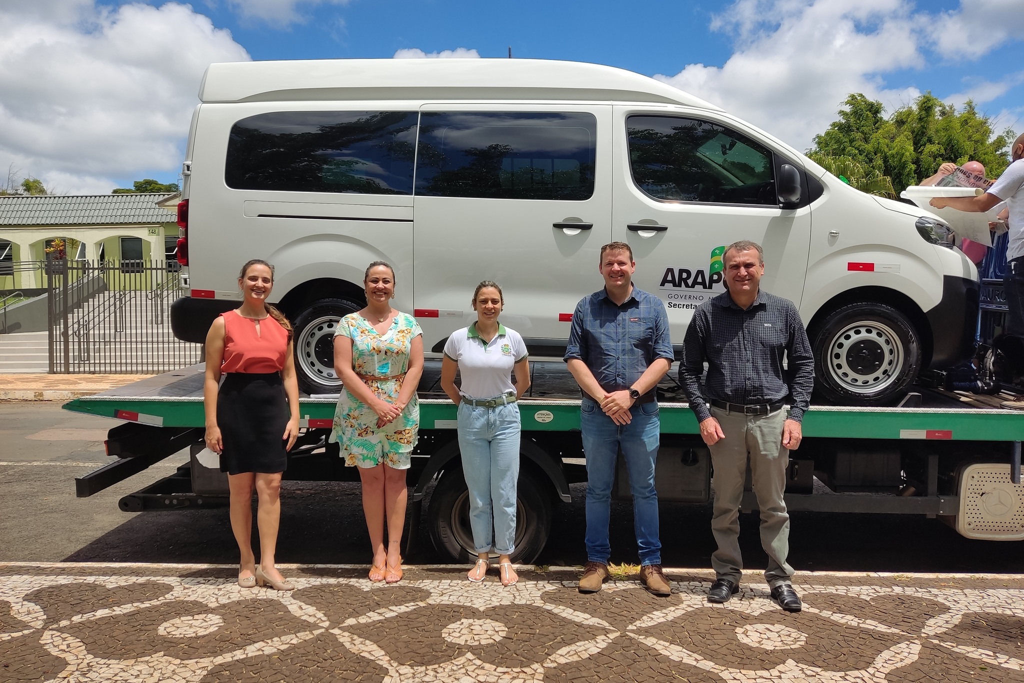Prefeitura de Arapoti adquire van 0km para o transporte de pacientes