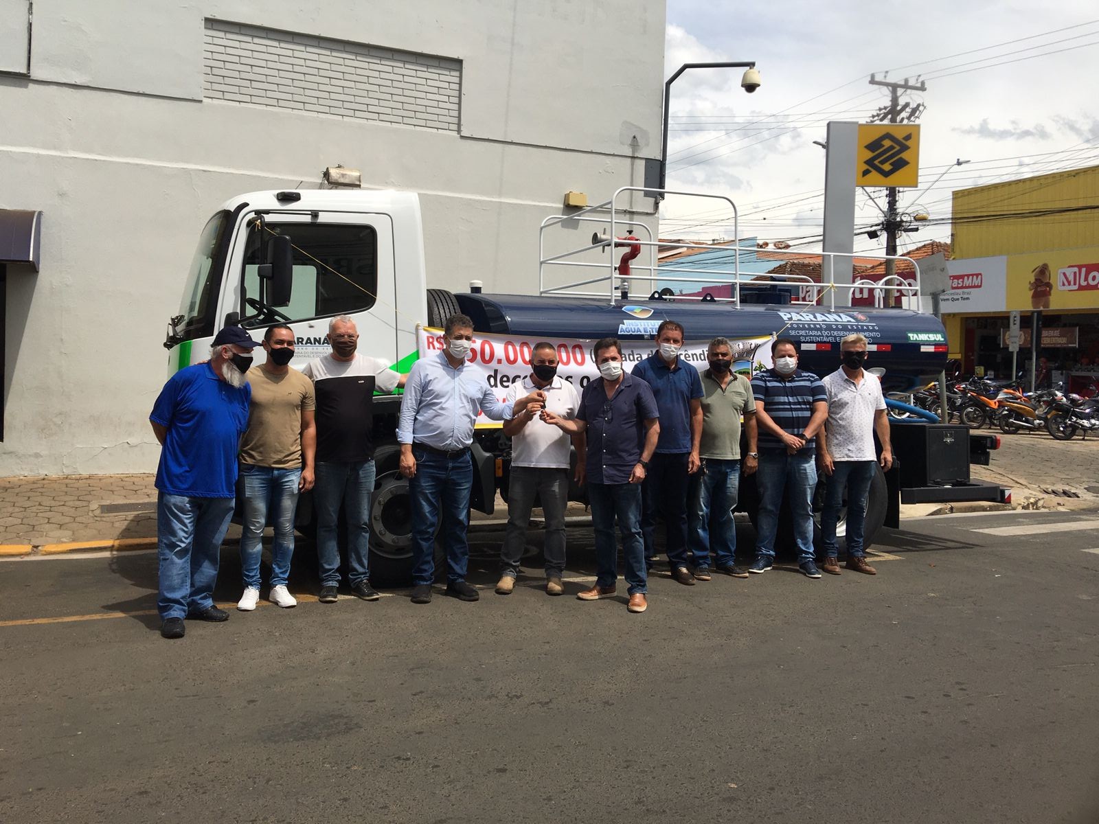 Governo do Estado entrega caminhão pipa para prefeitura de Wenceslau Braz