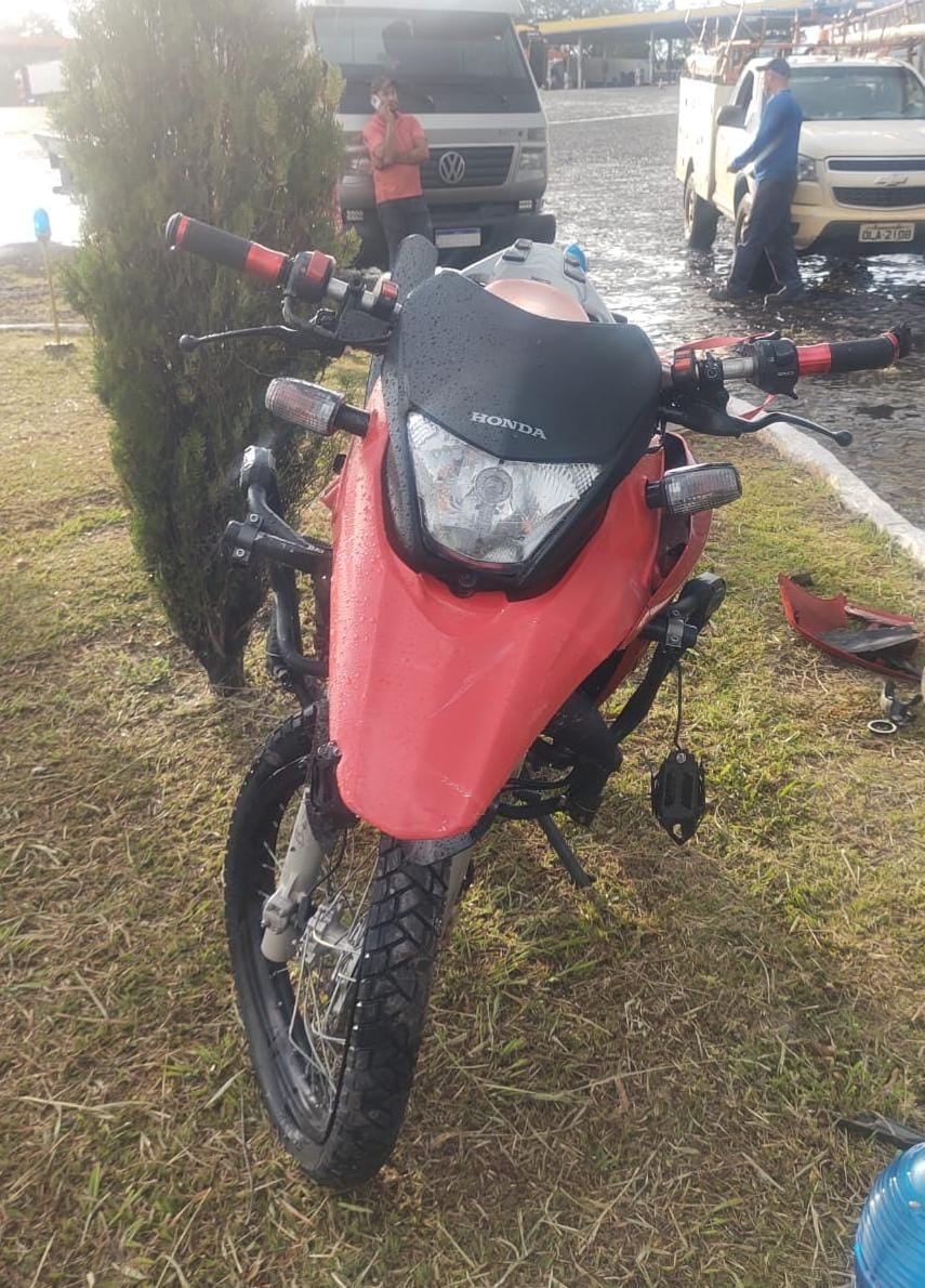 Motociclista e adolescente ficam feridos em acidente na PR-092