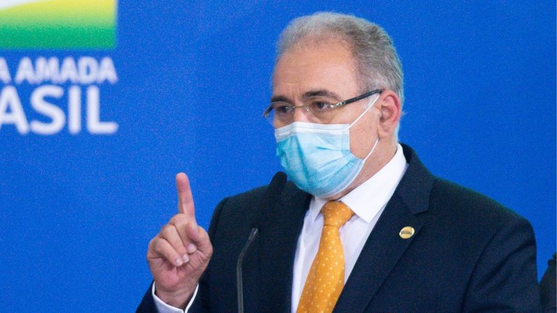 Ministro relaciona aumento de casos de covid-19 a festas de fim de ano