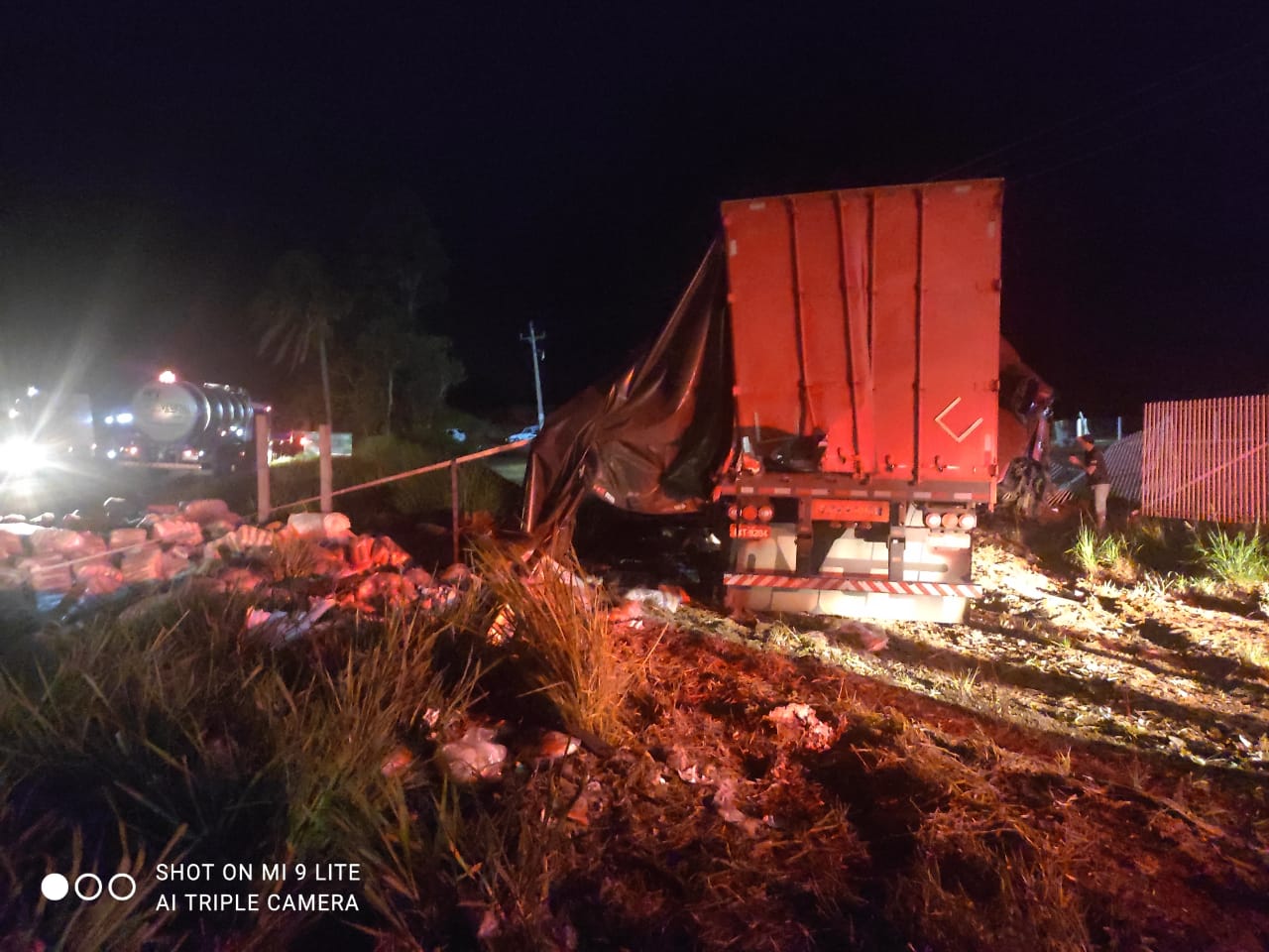 Acidente entre carretas mata motorista na PR-092 em Wenceslau Braz