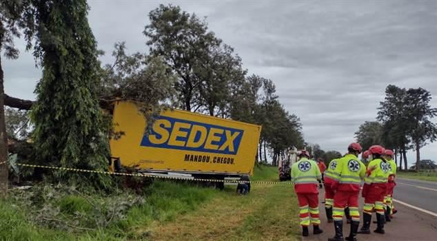 Morador de Assaí morre em acidente de caminhão na PR-323