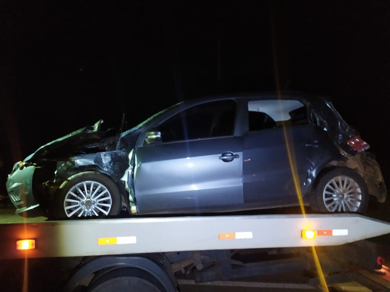 Colisão entre carro e ônibus deixa motorista ferido na PR-855 em Bandeirantes