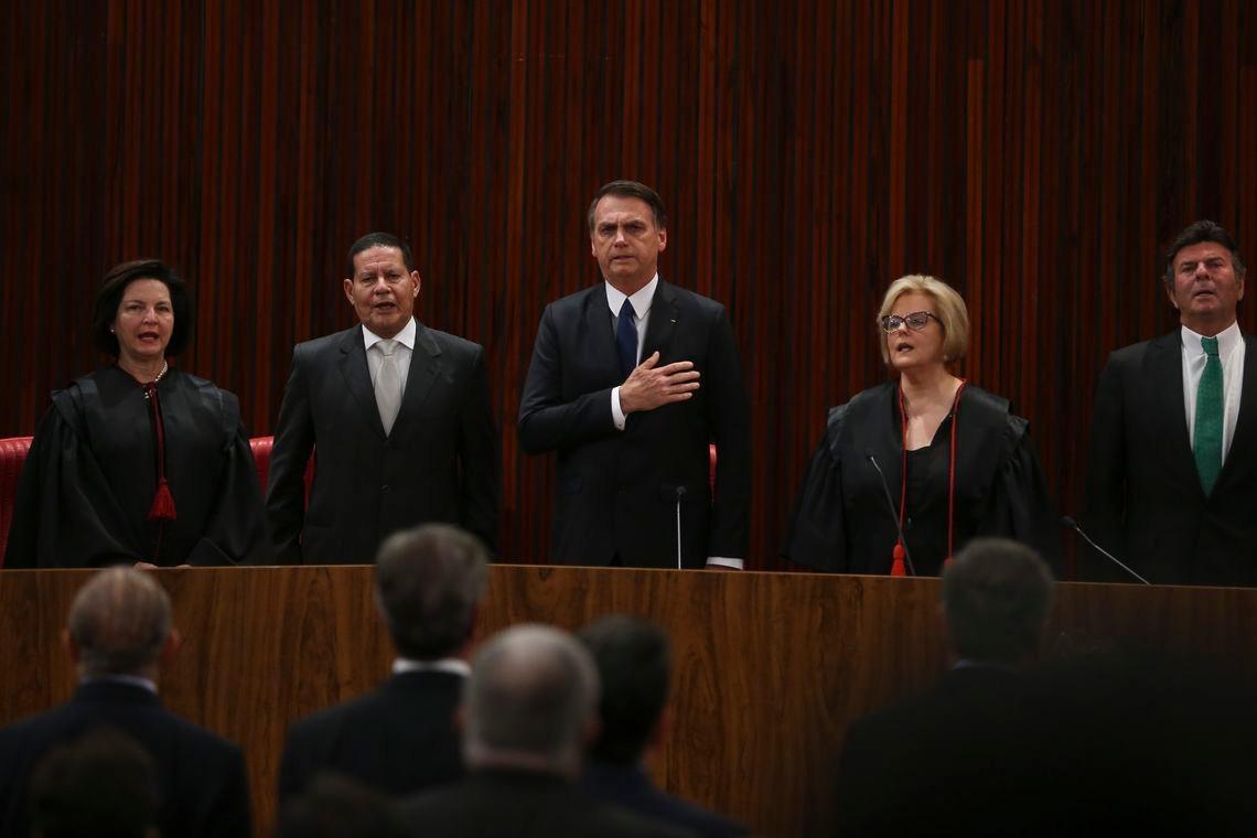 Em diplomação, Bolsonaro pede confiança daqueles que não votaram nele