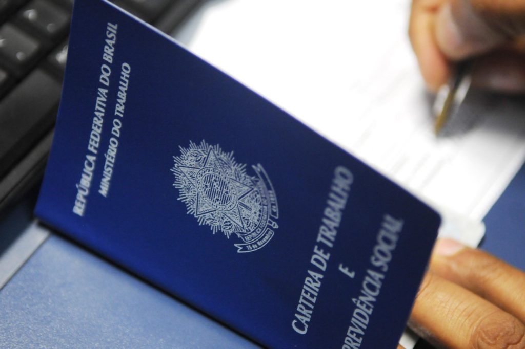 Agência do Trabalhador de Siqueira Campos tem diversas vagas de emprego disponíveis