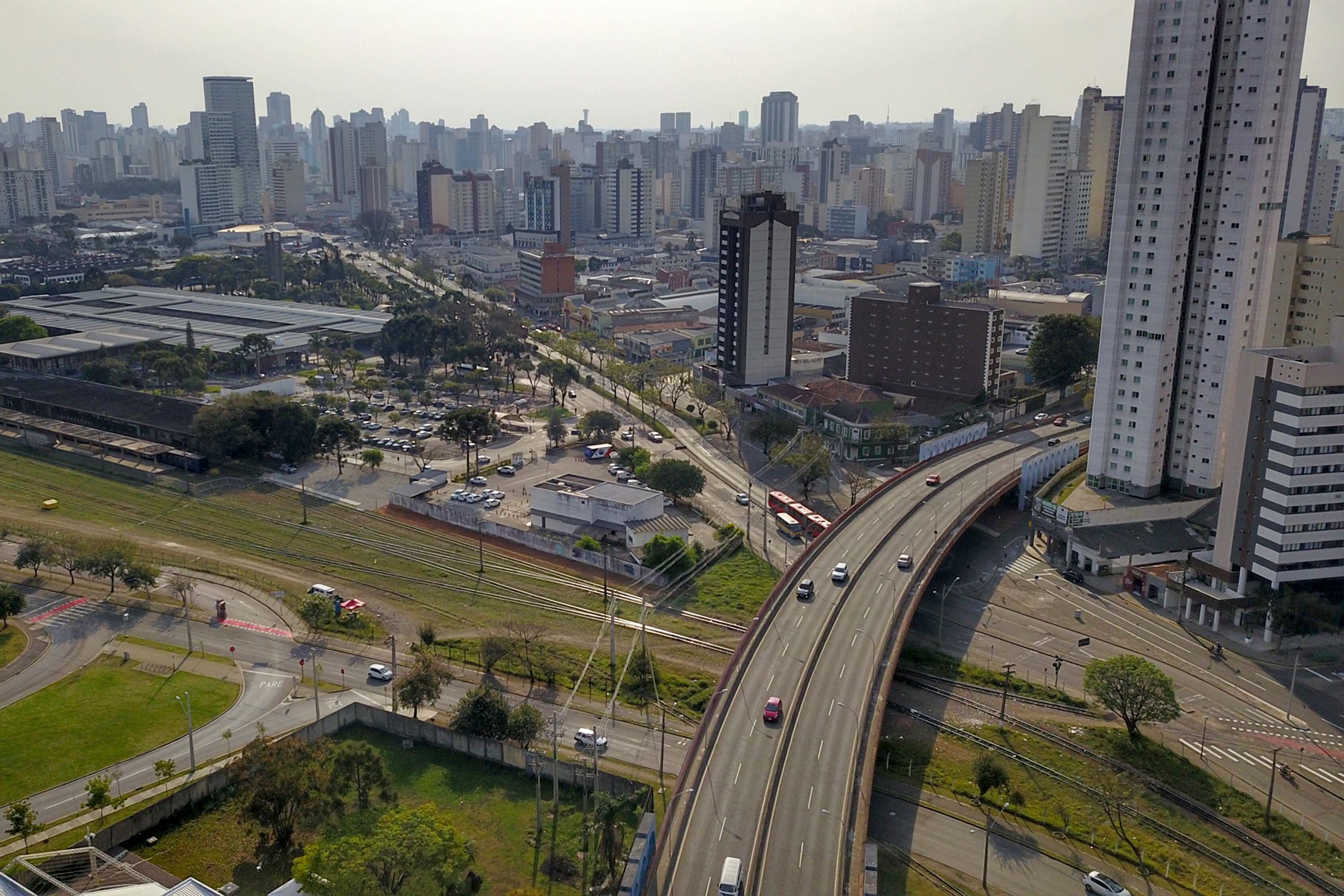 Mais de 90% dos municípios tiveram saldo de emprego positivo no Paraná em 2021