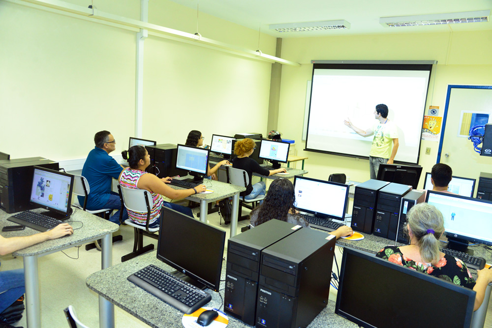 Senac de Jacarezinho promove curso de Introdução a Informática para população