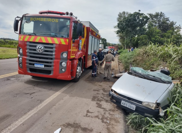 Carro parte ao meio e motorista sobrevive por milagre em acidente no Norte Pioneiro