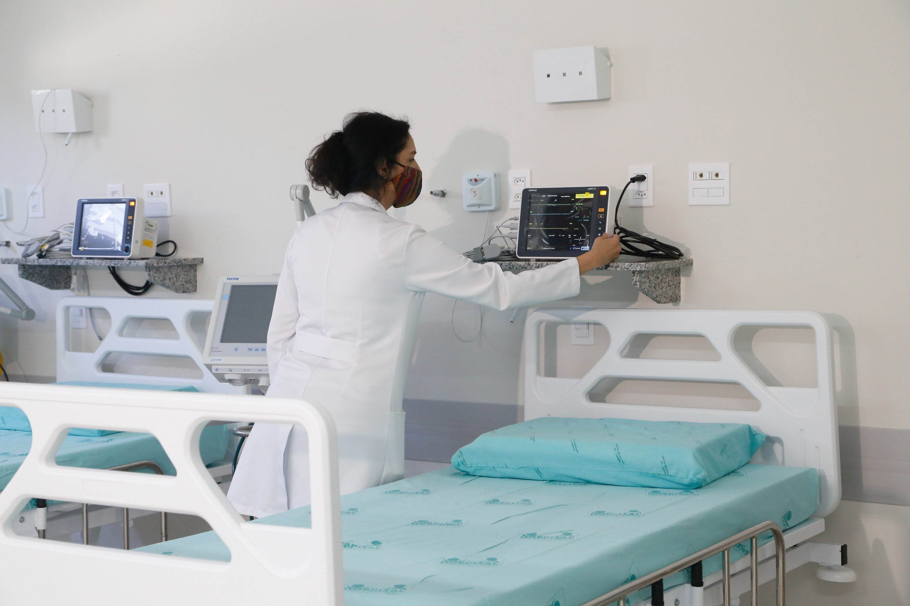 Maioria dos pacientes da UTI Covid-19 do HU-UEL não tem esquema vacinal completo