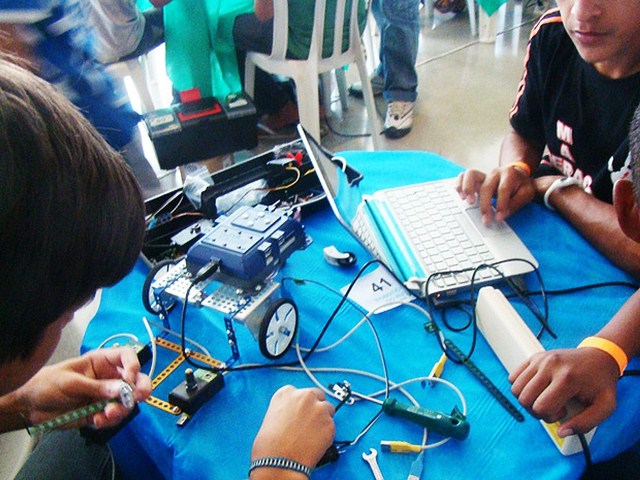 SESI de Santo Antonio da Platina promove curso de Robótica gratuito para população