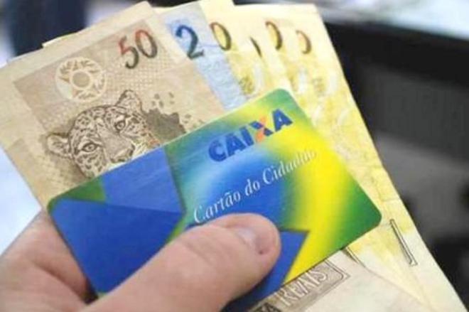 Governo sugere fim do abono salarial do PIS e revisão do mínimo