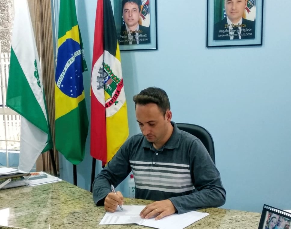 Prefeito de Japira renuncia a mandato; Renan de Oliveira comenta em vídeo