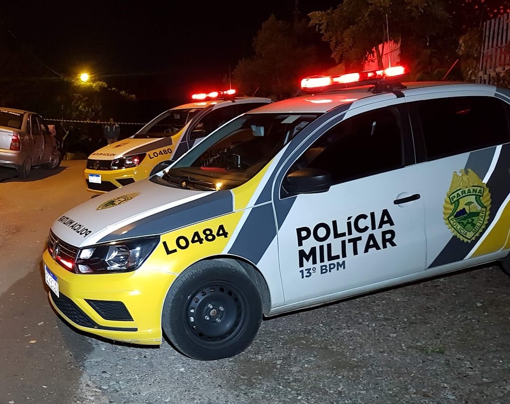 Casal não paga conta, homem abandona a esposa e mulher bate o carro