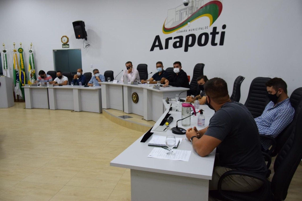 Vereadores de Arapoti realizam debate sobre reajuste para professores da rede pública