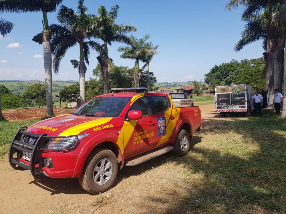 Homem encontra corpo de mulher com os pés amarrados no Rio das Cinzas