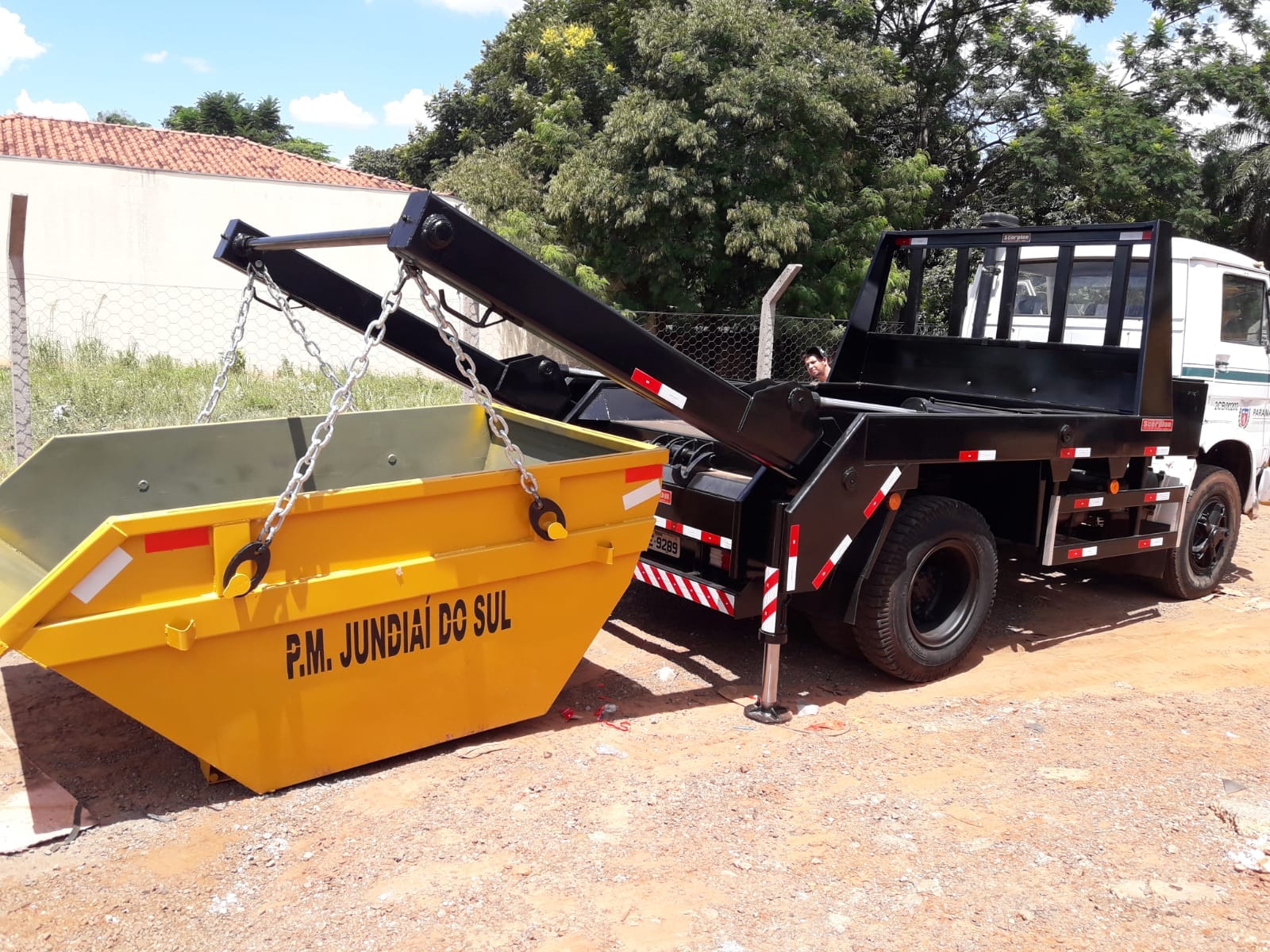 Jundiaí do Sul adquire novos equipamentos para descarte de entulhos