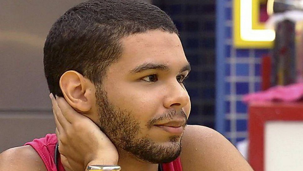 Vyni revelou ser gay para família um dia antes do pré-confinamento do BBB22