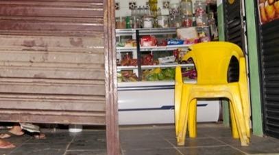 Bar é arrombado e bandidos furtam botijão, cerveja e garrafas de Caninha do Vale