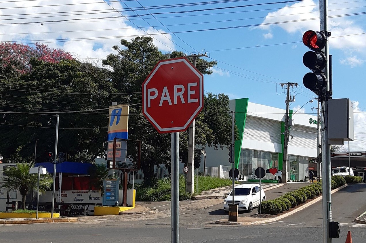 Arapoti tem novo sistema de semáforos no cruzamento entre Avelino Vieira e Telêmaco Carneiro