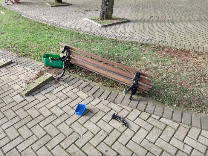 Vândalo é preso por destruir bancos da Linha Verde em Arapoti