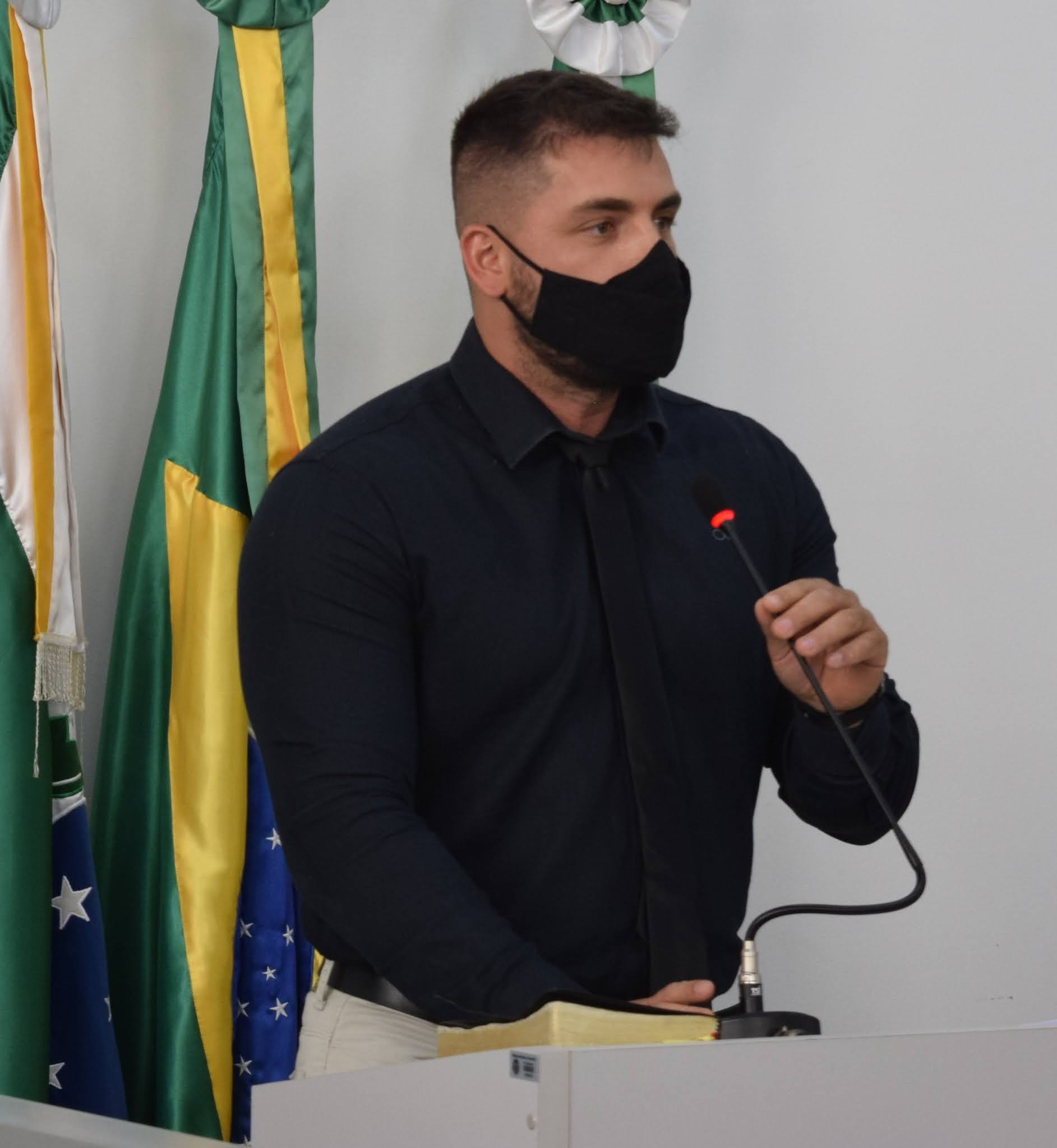 “Não fez absolutamente nada, uma bagunça”, diz vereador sobre a gestão do prefeito Irani de Barros, em Arapoti