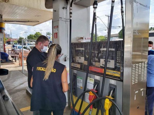 População denuncia e Procon notifica postos por aumento antecipado no preço da gasolina