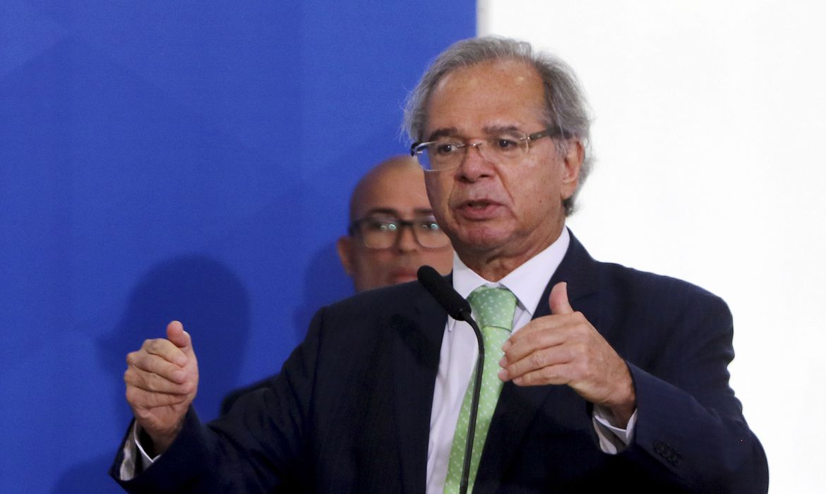 País pode acionar protocolo de guerra se necessário, diz ministro Paulo Guedes