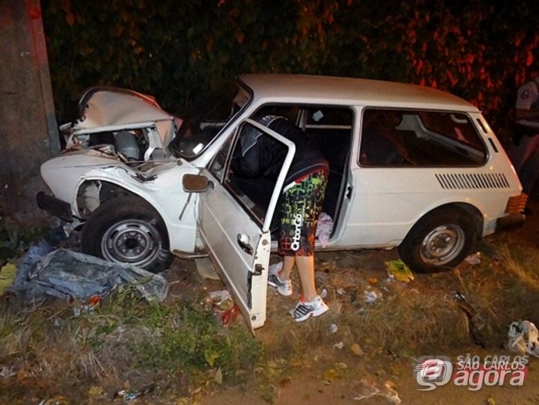 Homem sem habilitação e embriagado é preso após bater Brasília em poste