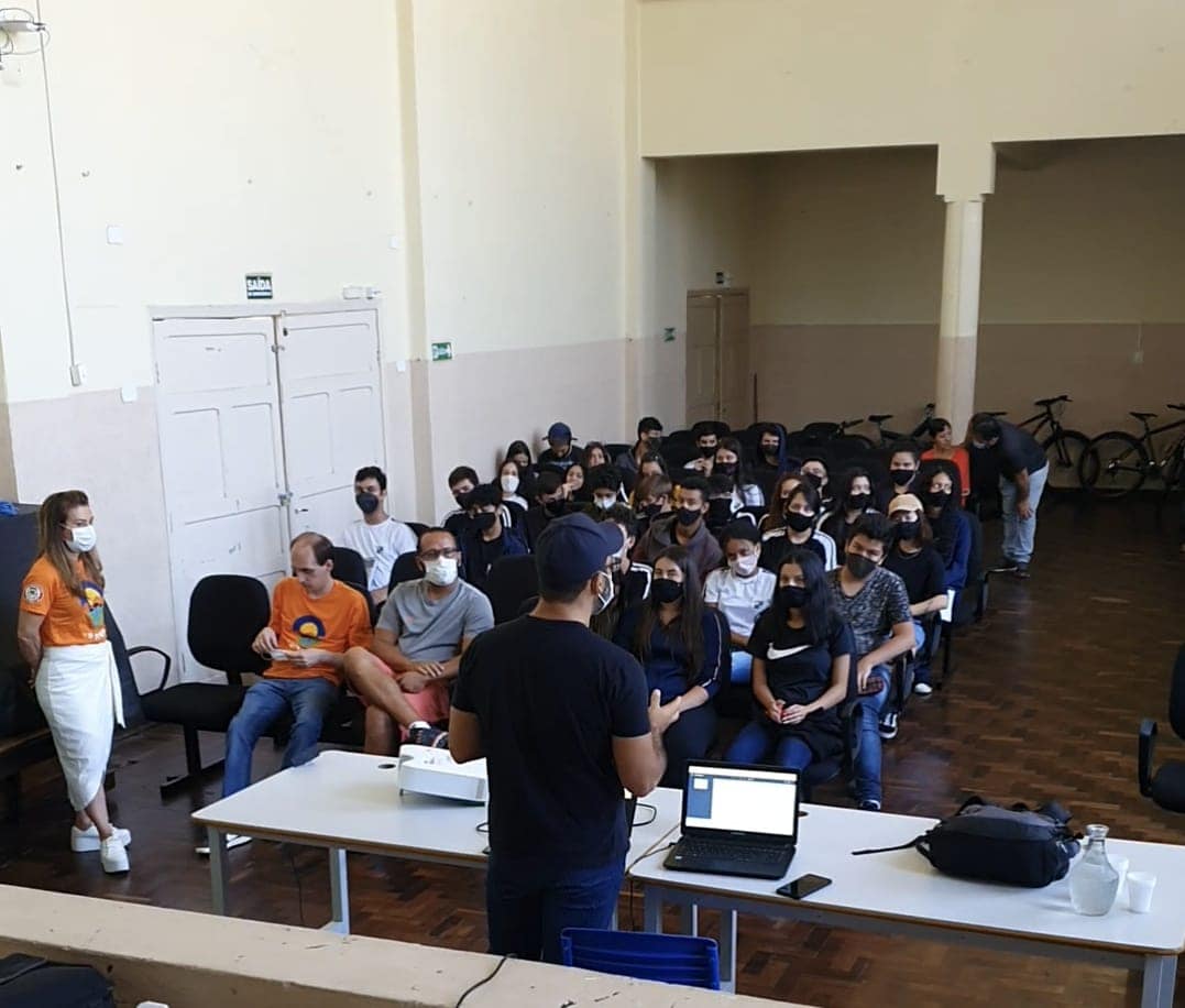 Prefeitura de Jaguariaíva promove palestra com alunos sobre descarte de recicláveis