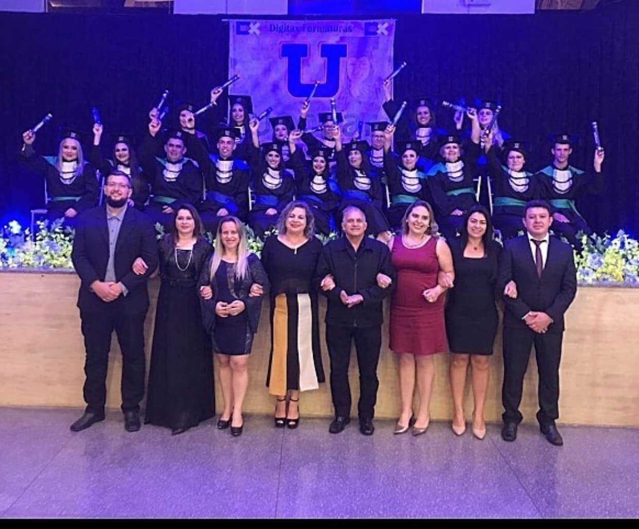 Unopar realiza formatura de alunos de dois polos na região