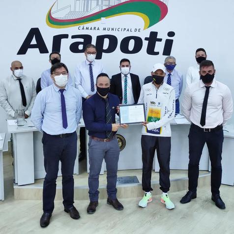 Arapoti homenageia atleta destaque na Câmara Municipal