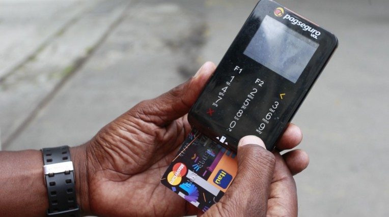 Mulher leva golpe de vendedor ambulante e tem prejuízo de R$ 1,6 mil