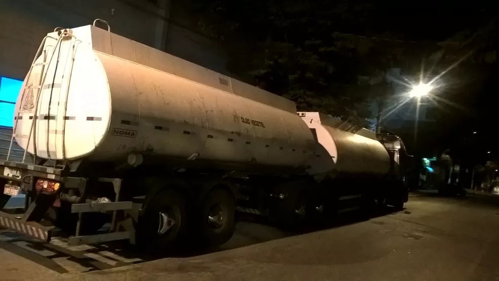 Caminhoneiro que transportava óleo vegetal diz ter sido assaltado por “dois gordos armados”