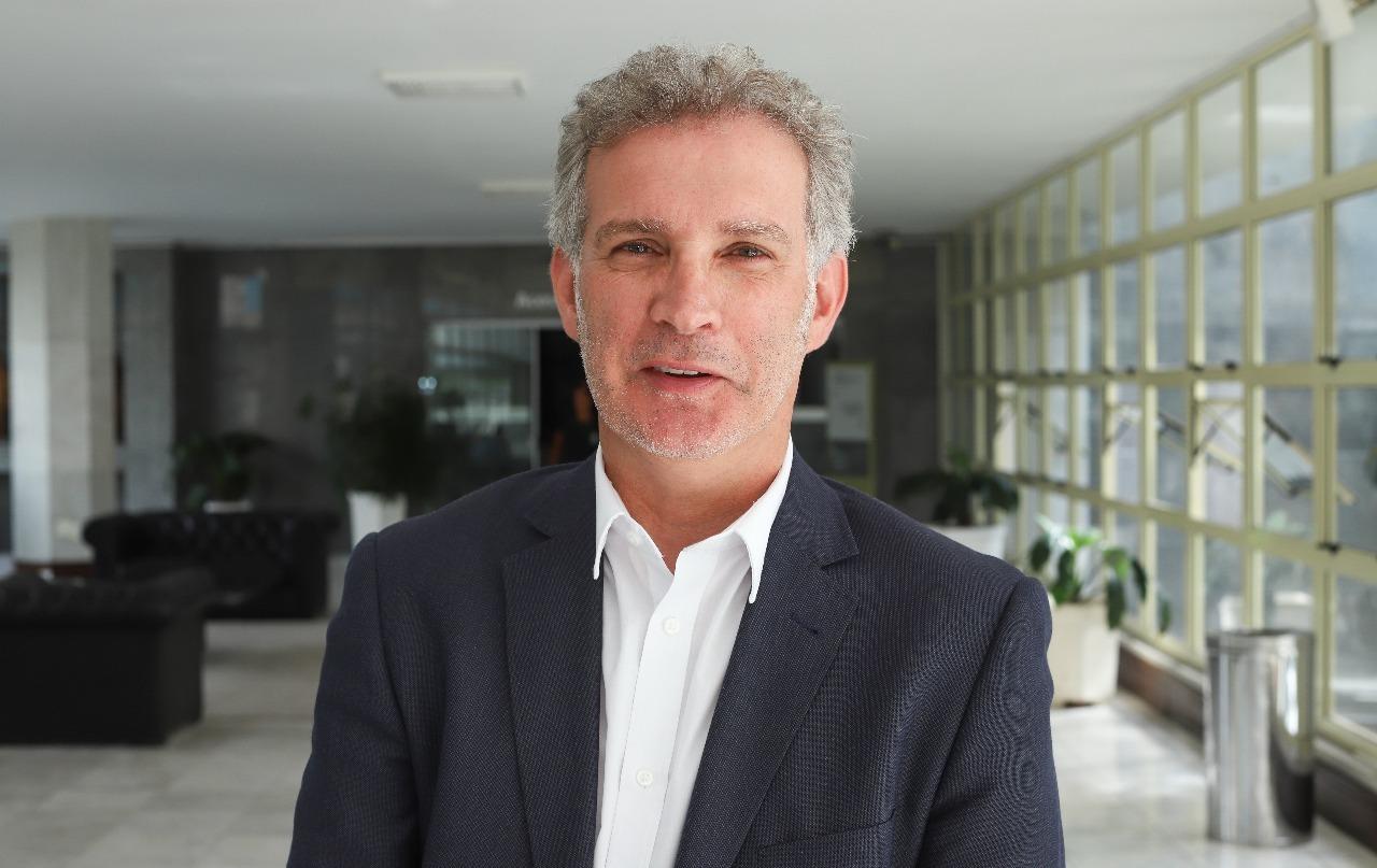 Governador Ratinho Junior anuncia jornalista Hudson José para Comunicação