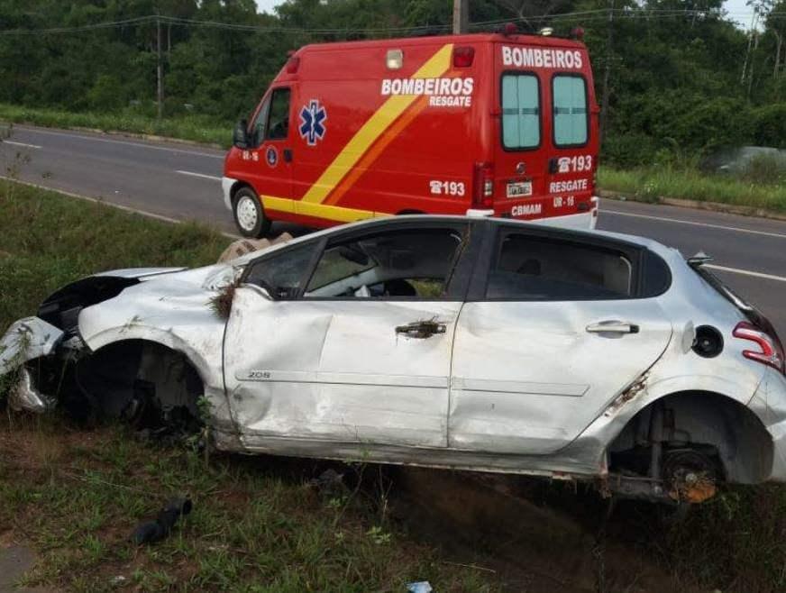 Motorista passa mal e capota carro na PR-160
