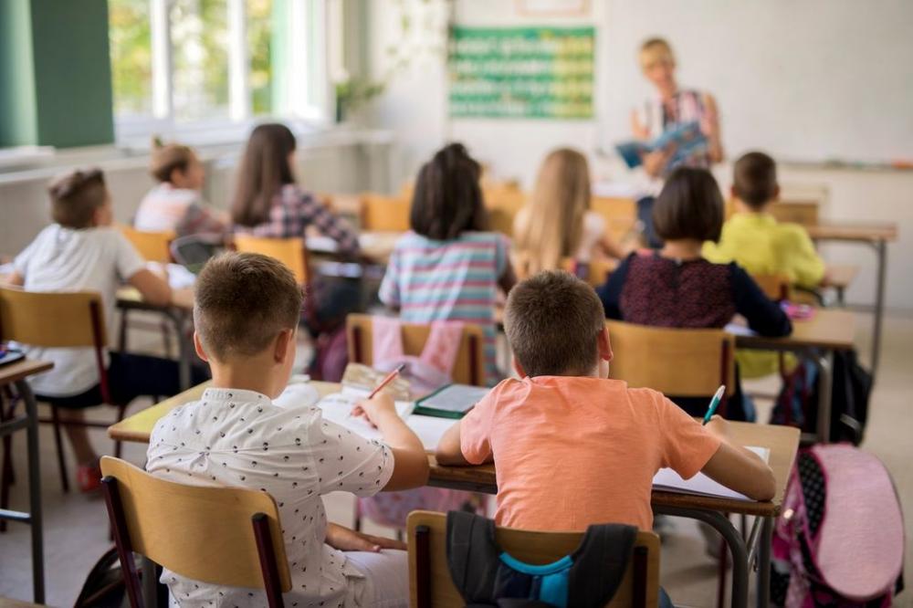 Mãe acusa professor de falar que seu filho estava de “viadagem” na escola