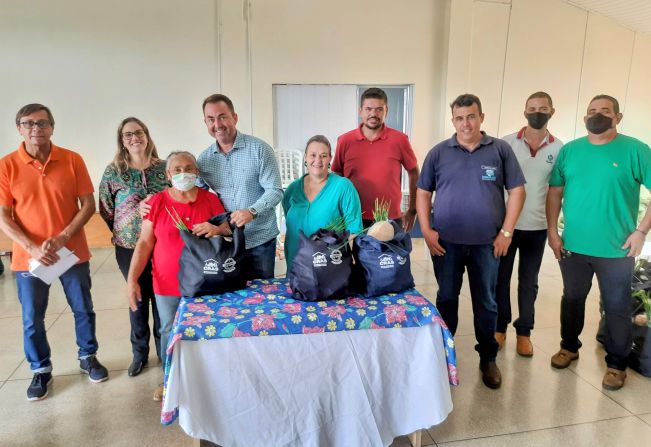 Siqueira Campos amplia programa Compra Direta para mais de 110 famílias e 6 entidades